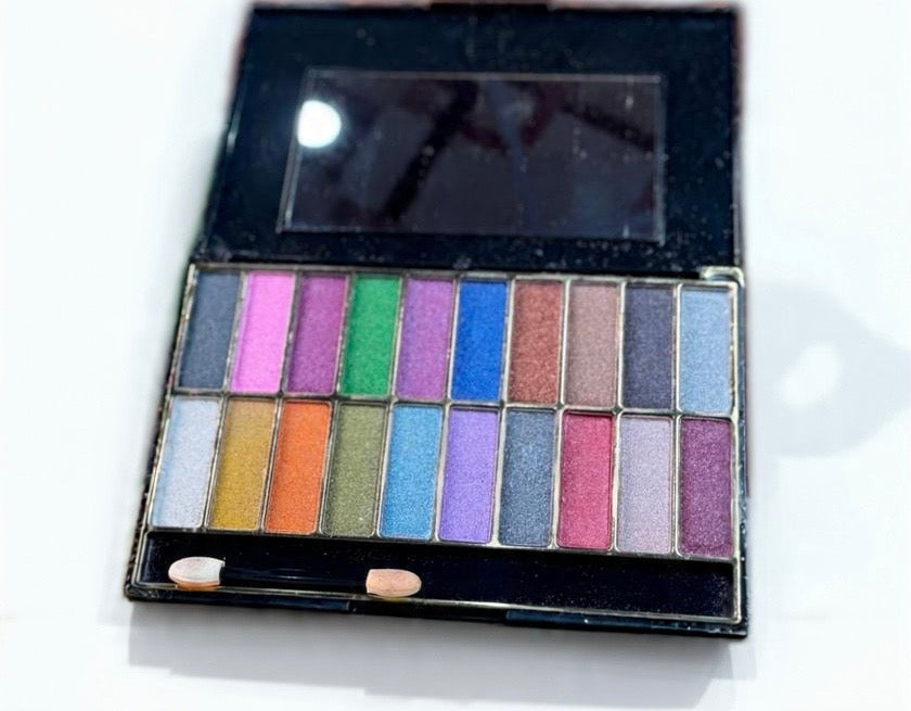 20 Shades Eye shadow palette.